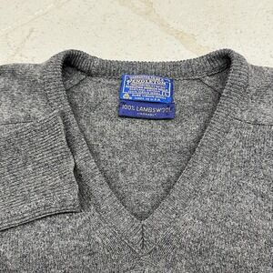 Vintage Pendleton Sweater Mens Large Gray Lambswool V Neck Knit Made USA 80s